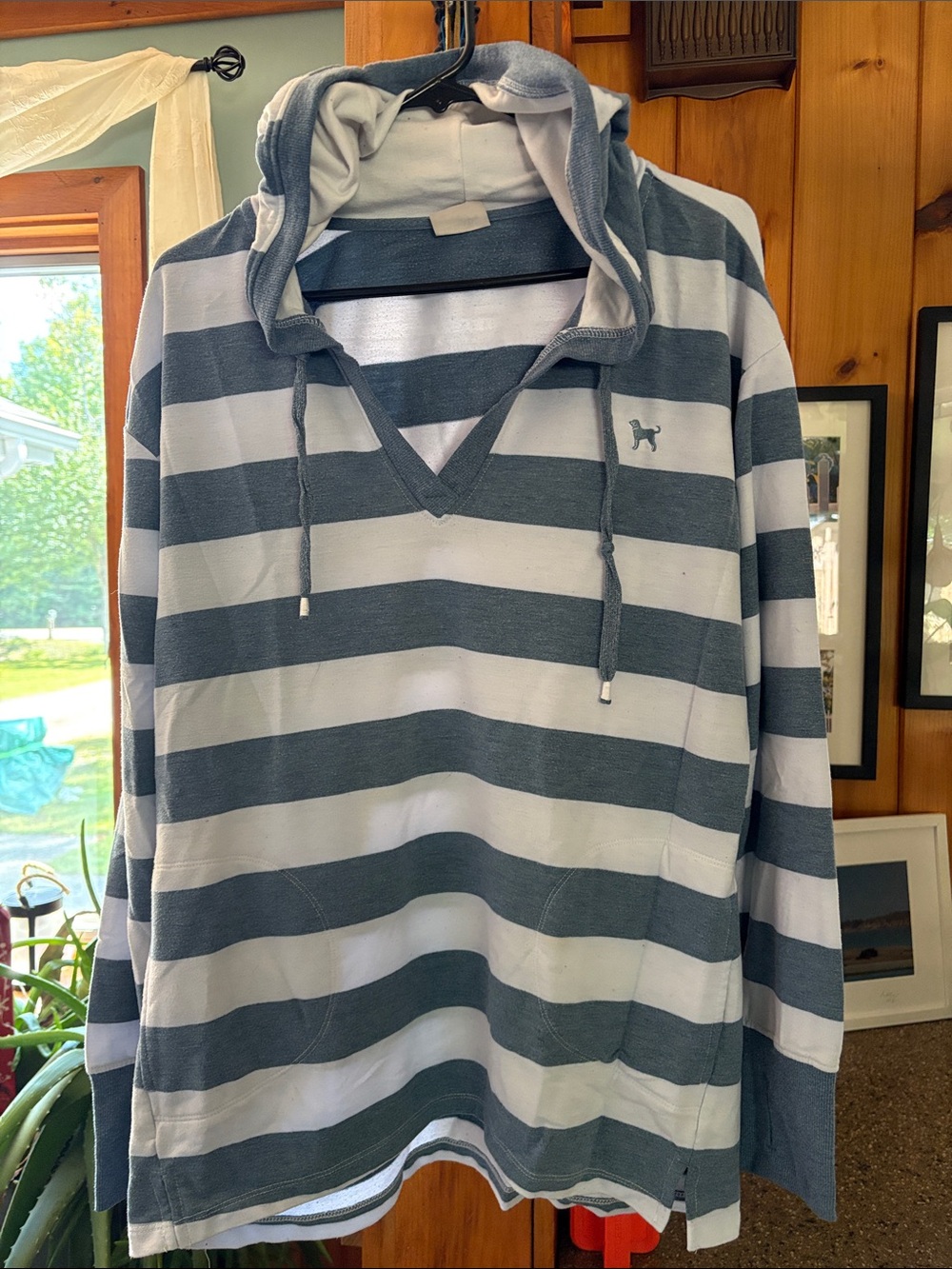 The Black Dog Striped Hooded Pullover - Gray & White